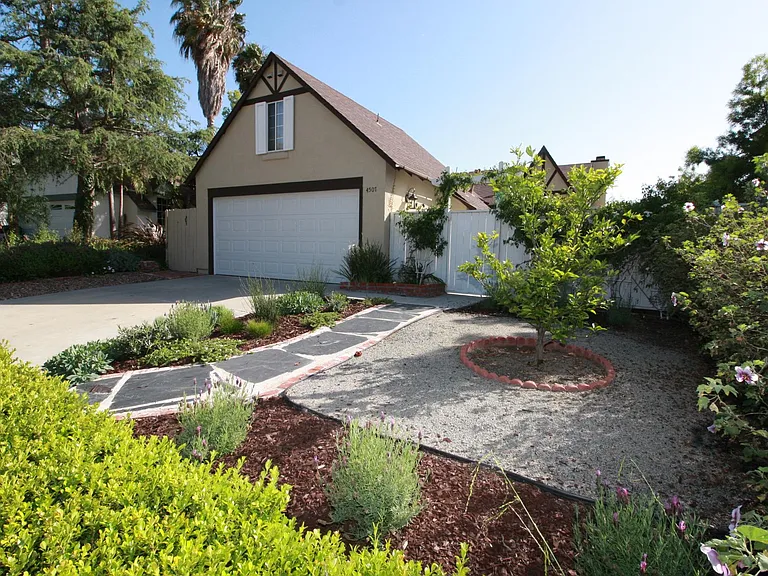 4507 Saint George Ct — Photo 2