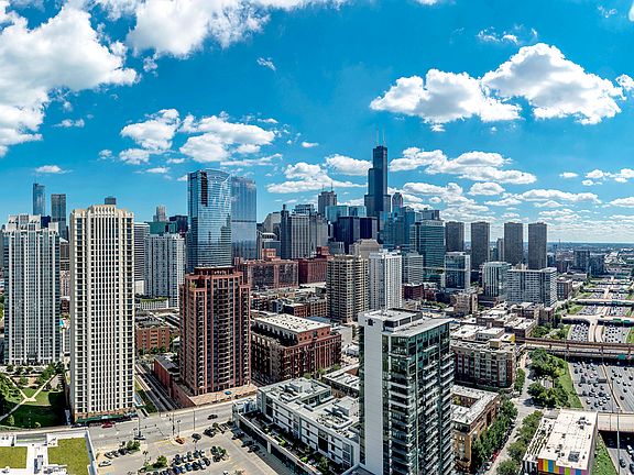 Echelon is located where River North meets the West Loop