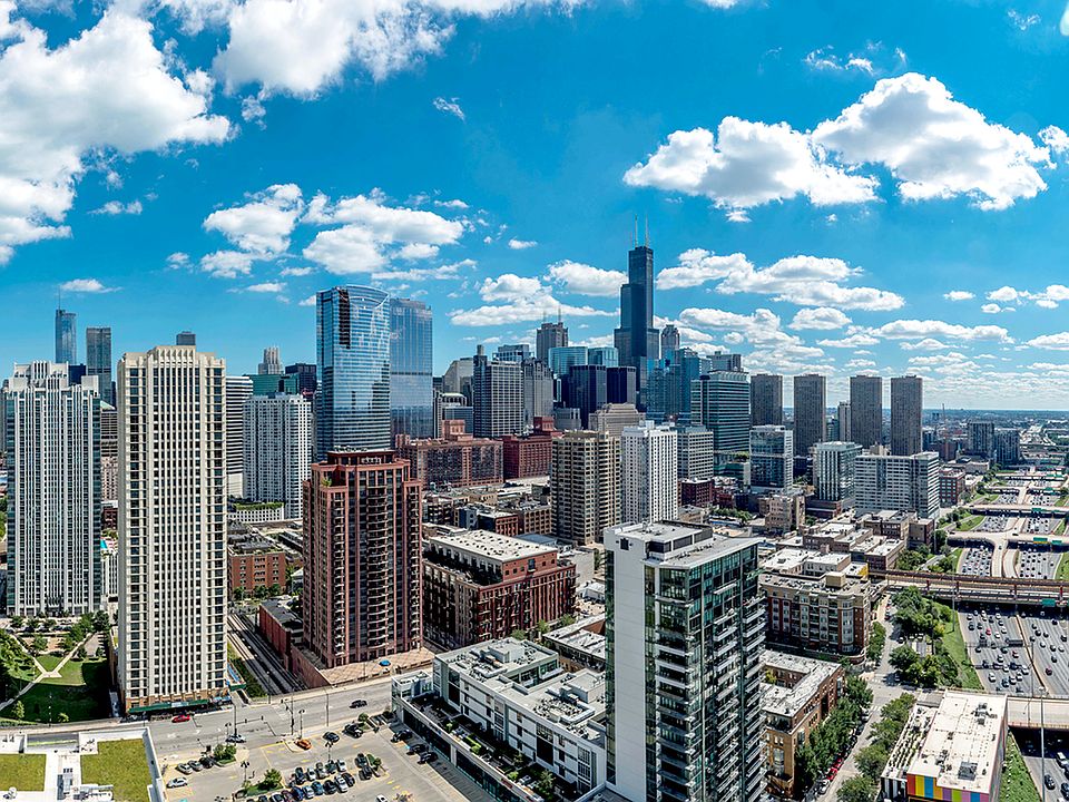 Echelon is located where River North meets the West Loop