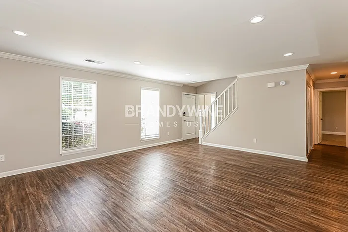 883 Timbervale Ln — Photo 3