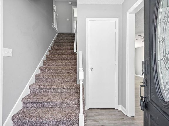 5th image of 830 Iris Ln