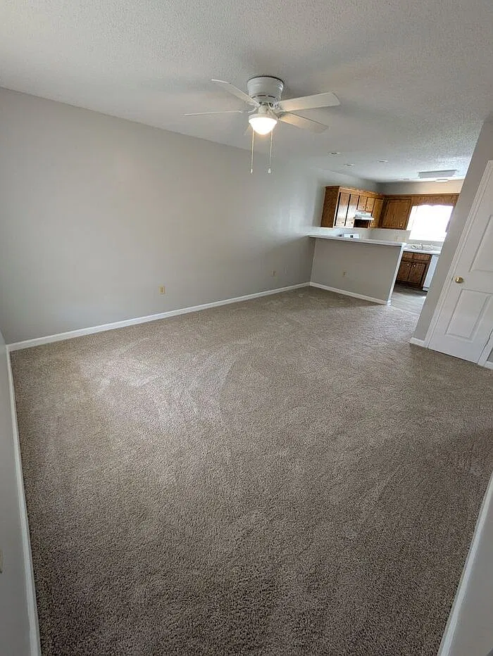 2 bed, 1.0 bath, 1100 sqft, $1,095 — Photo 2