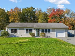 36 Meadowood Dr, Dartmouth, MA 02748