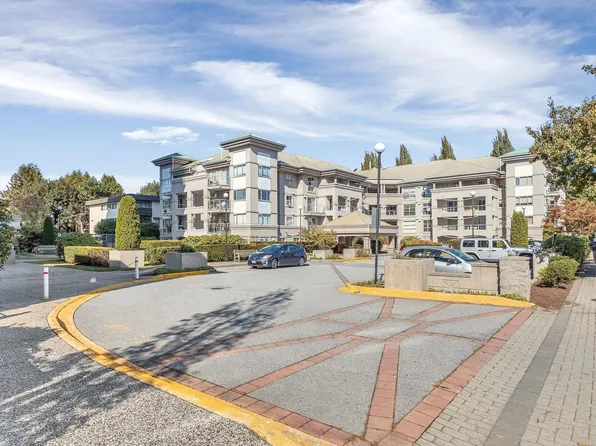 10533 University Dr #206, Surrey, BC V3T 5T7