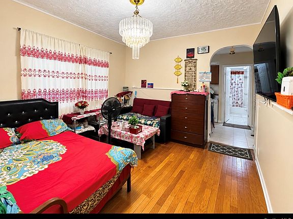 5th image of 188-42 Woodhull Avenue