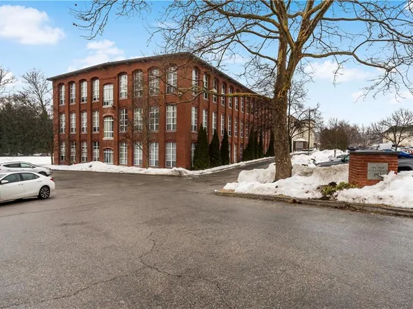 494 Woonasquatucket Ave APT 207, North Providence, RI 02911