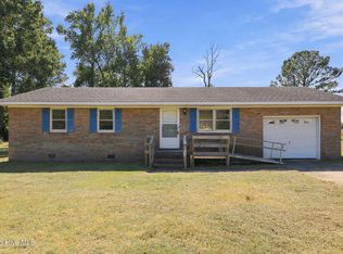 1951 Winter Forest Dr, Kinston, NC 28504