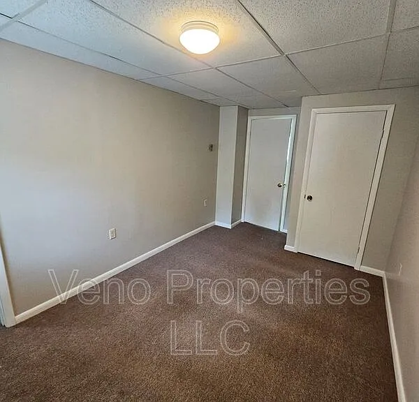 17-19 Avenue Ave #B — Photo 6