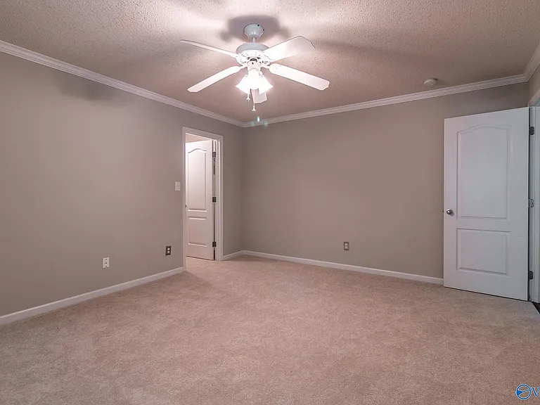 124 Wittington Ln — Photo 22
