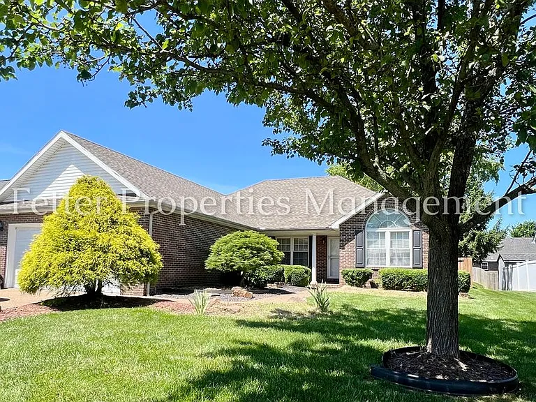 4595 Miranda Dr — Photo 2