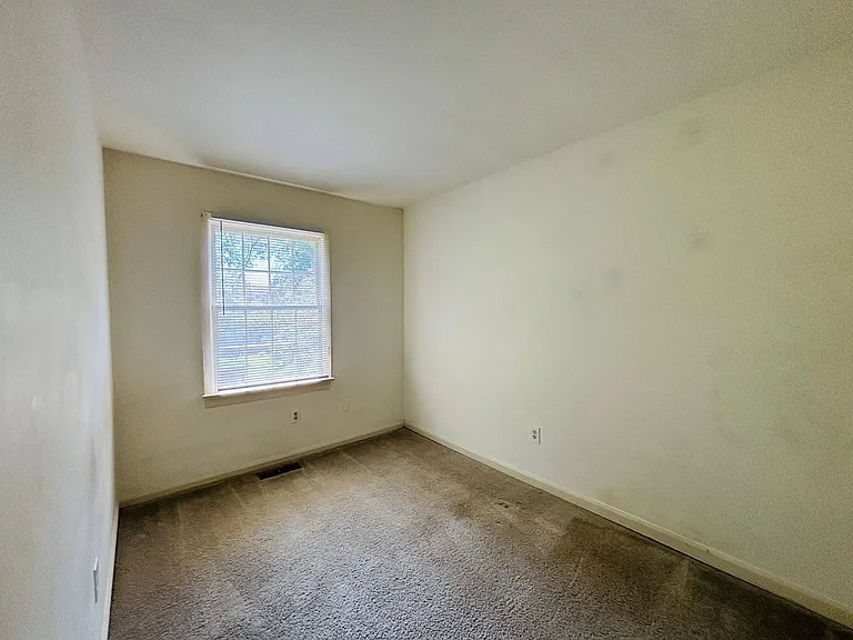 105 Sherwood Ct — Photo 13