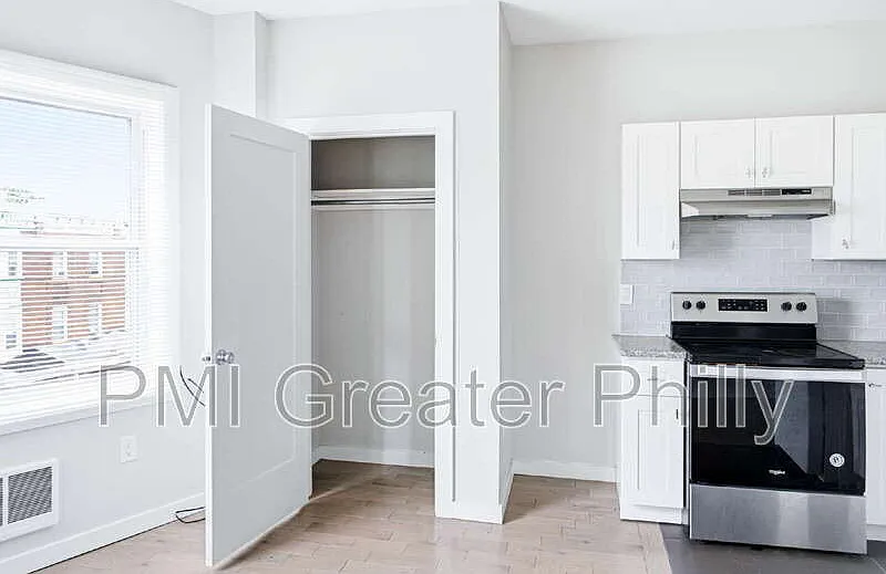 Studio, 1.0 bath, $875 — Photo 4