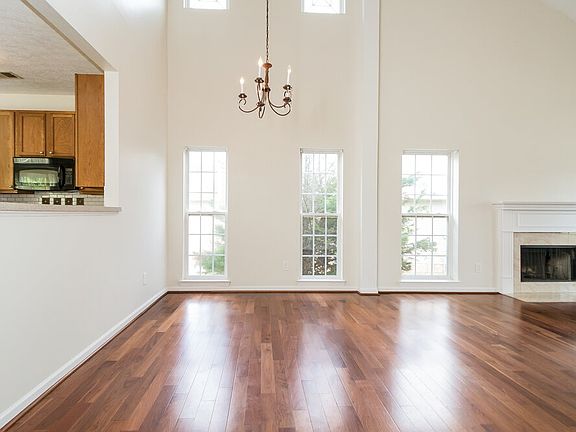 4th image of 413 Creekside Ln
