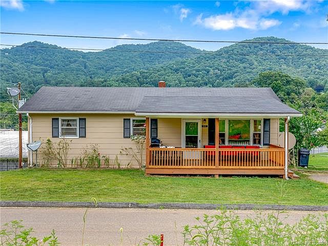 1st image of 302 Pineola St