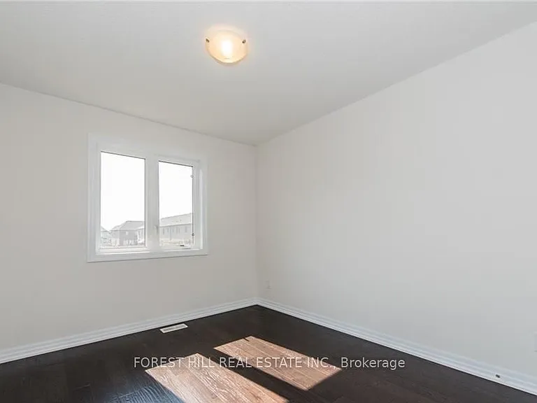 70 Hanson Cres — Photo 16