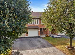 137 Macassa Cir, Ottawa, ON K2T 1J9