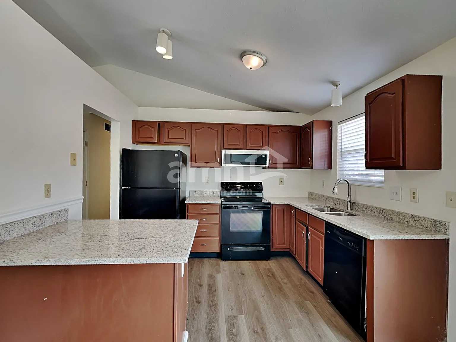 3 bed, 2.5 bath, 1730 sqft, $2,250 — Photo 3