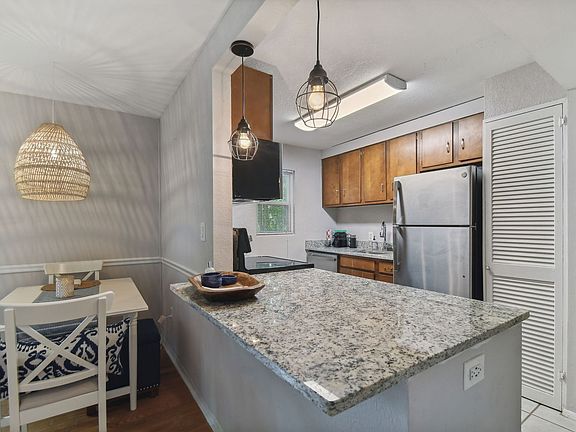 4th image of 2401 W Morrison Ave #218