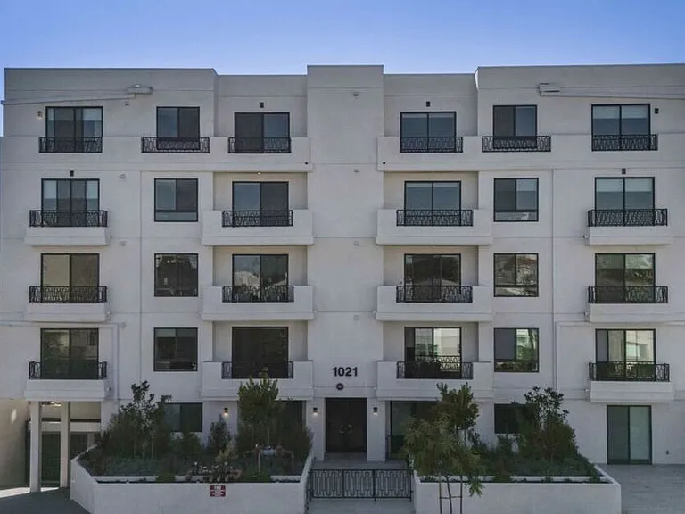1021 S Shenandoah St #102 — Photo 16
