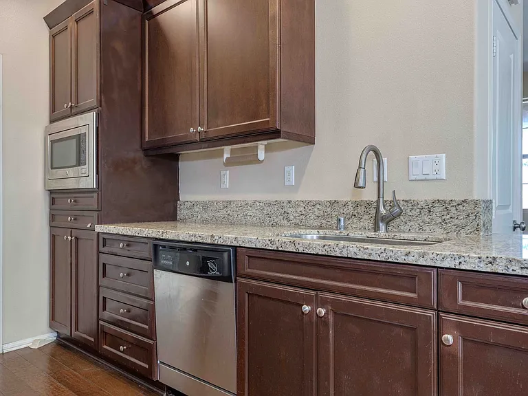10208 Jasmine Ct — Photo 10