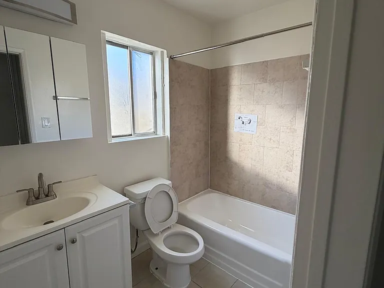 5738 Whitsett Ave. — Photo 9