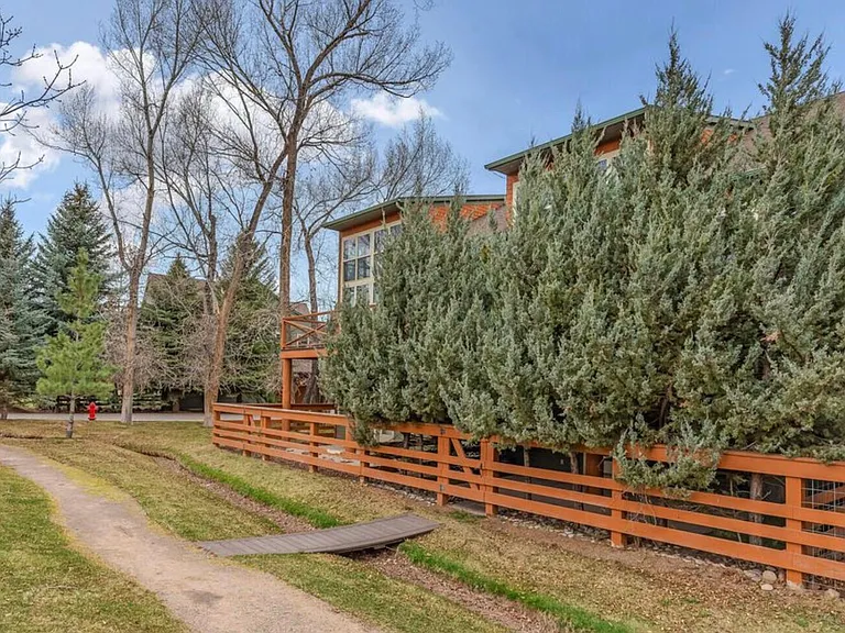 536 Evans Ct — Photo 37