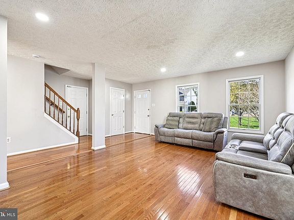 3rd image of 9608 Norfolk Ave
