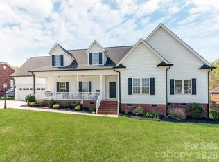 2261 Stallings Rd, Harrisburg, NC 28075