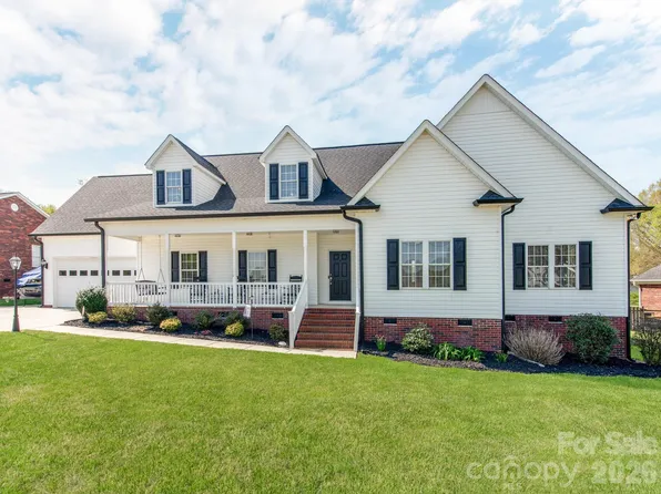 2261 Stallings Rd, Harrisburg, NC 28075