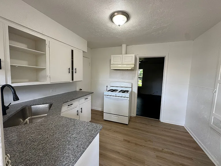 402 N Jefferson St — Photo 6