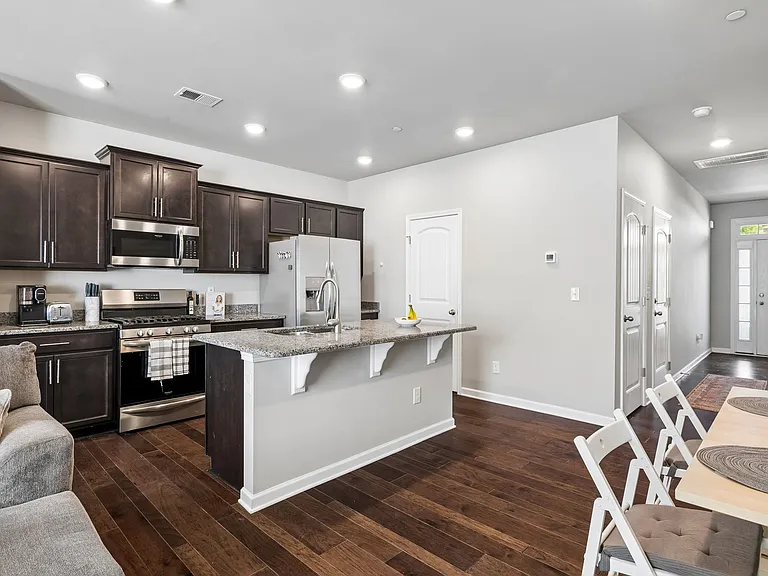 1045 Enclave Ave — Photo 5