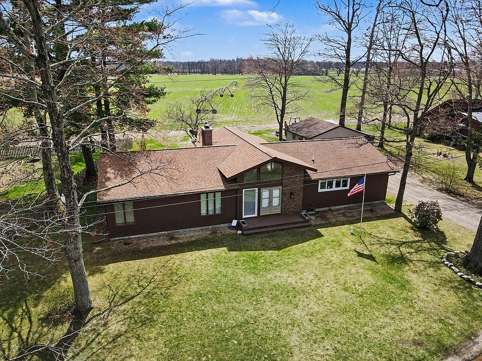 1st image of 48379 Hill Dr