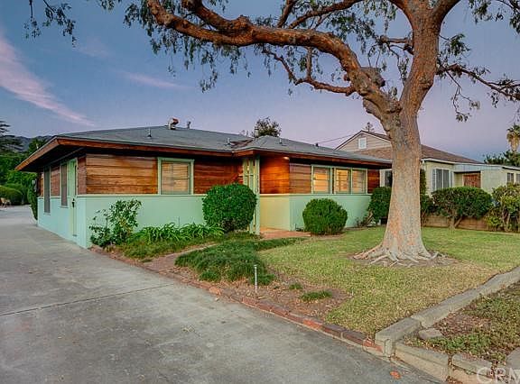 3rd image of 3303 E Del Mar Blvd