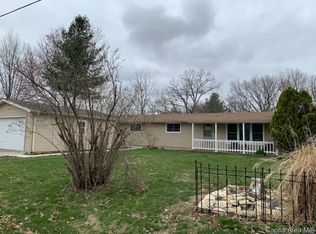 399 Hemlock Dr, Petersburg, IL
