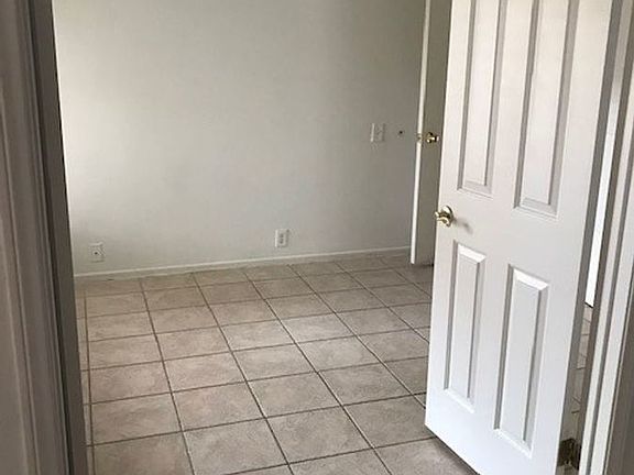 4th image of 1844 E Woodgate Dr