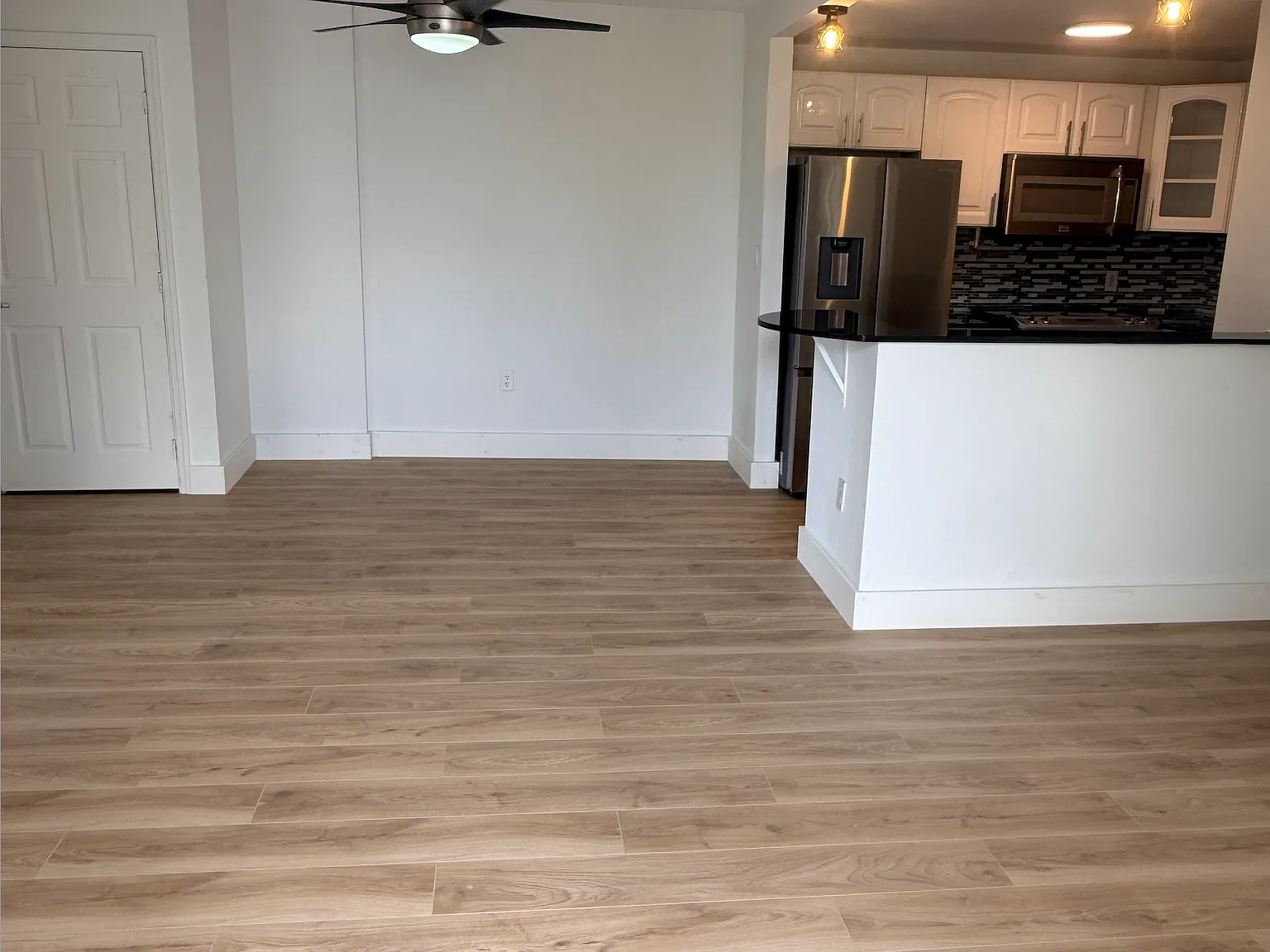 335 Collins Ave — Photo 2
