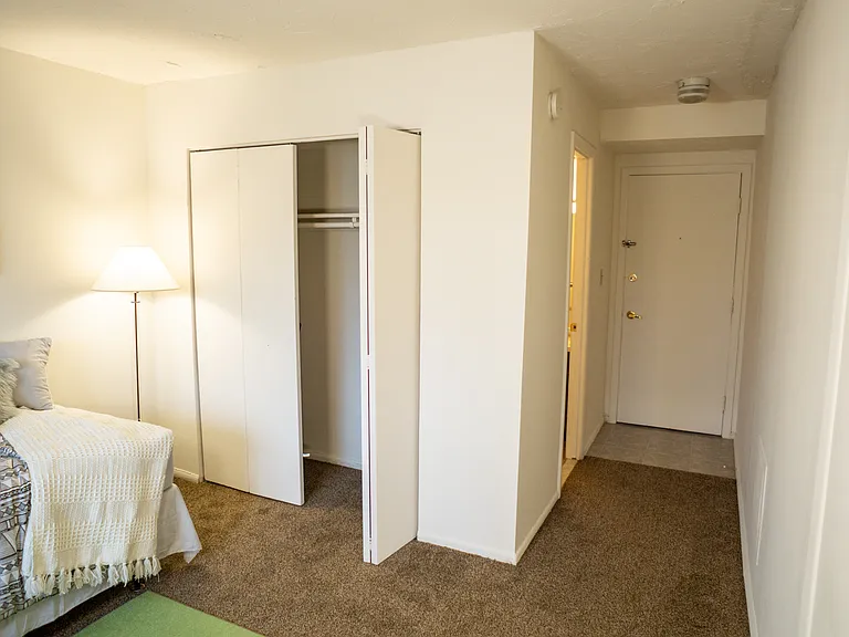College Towers Apartments — Photo 20