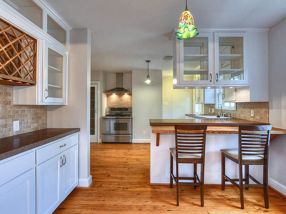 Kitchen with breakfast area