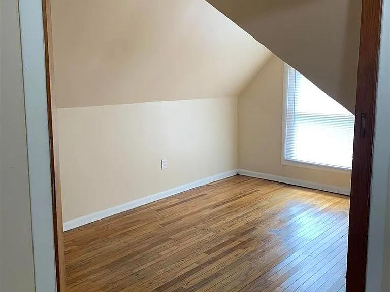 423 S Fess Ave — Photo 7