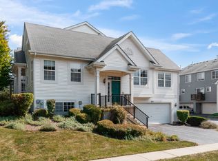 891 Emerald Dr, Hampshire, IL 60140