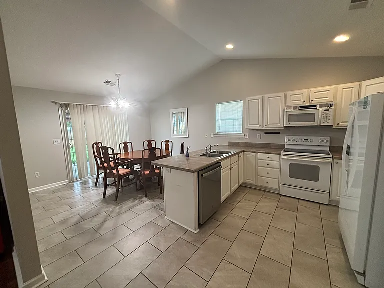 644 Grover Dr — Photo 12