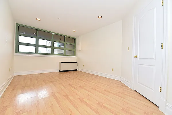 Rented by Keller Williams NYC | media 19