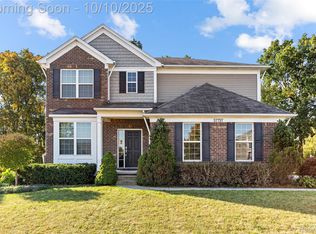 57797 Village Dr, New Hudson, MI 48165