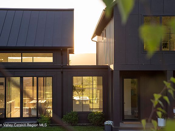 4th image of 110 Mansfield Road