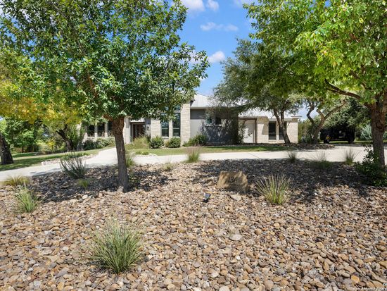 136 BALCONES BND, Boerne, TX 78006