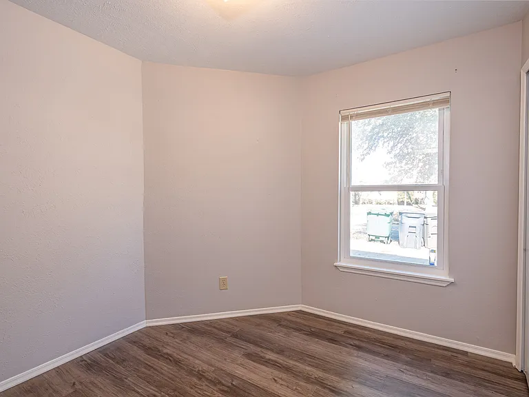 2911 Forest Creek Dr — Photo 5