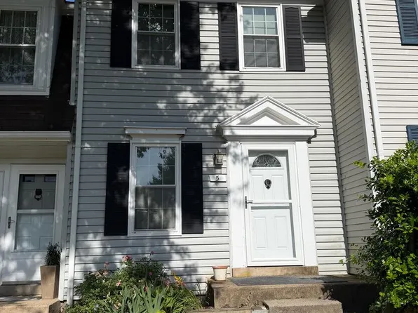 5 Alden Ct, Sterling, VA 20165