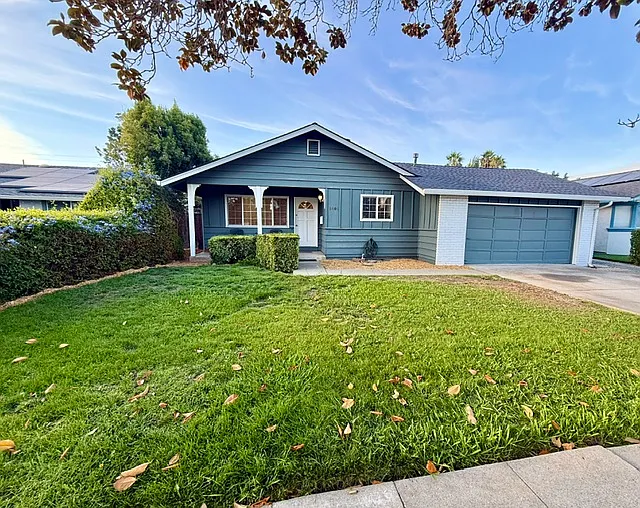 4 bed, 2.5 bath, 1545 sqft, $5,500 — Photo 1
