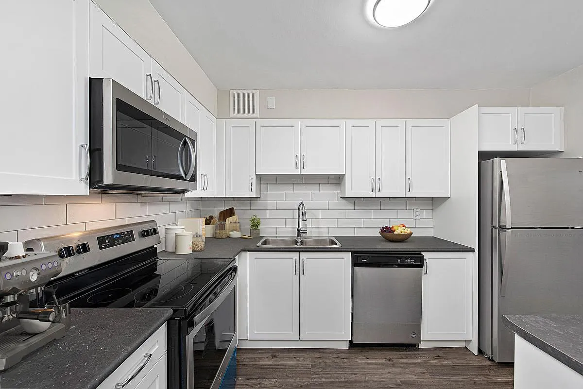205 Morningside Avenue — Photo 1