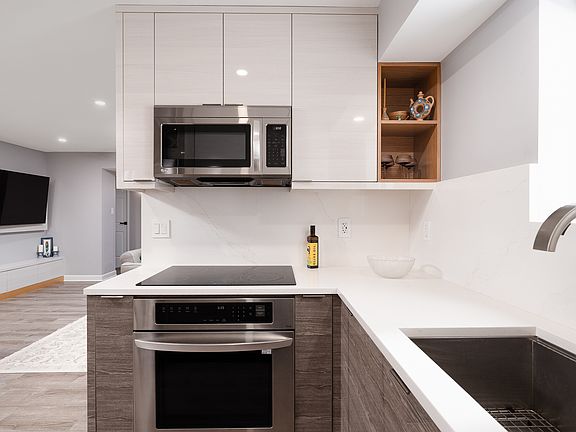 5th image of 64 Pier Dr APT 302